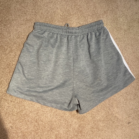 athletic shorts - Picture 2 of 3
